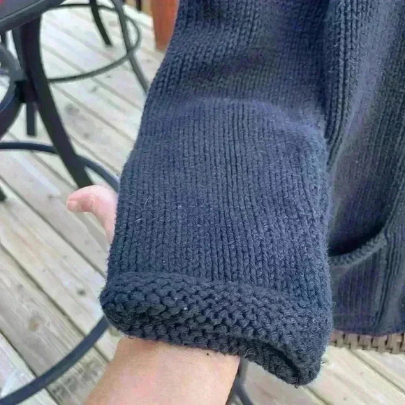 Pure hand-knitted chunky black cardigan sweater - Picture 5 of 15